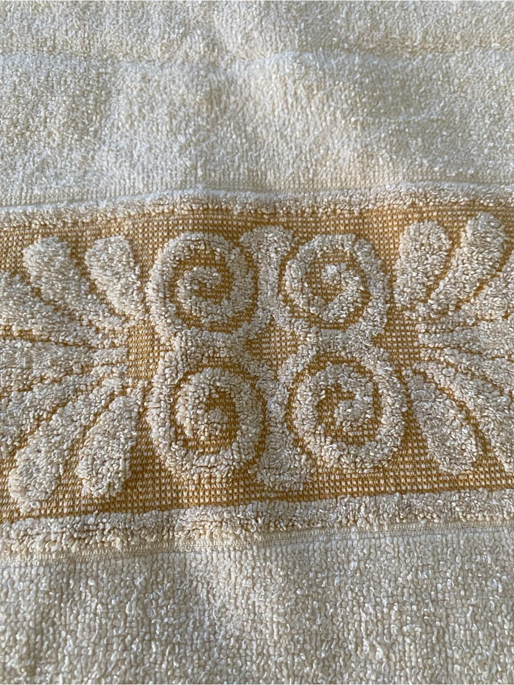 Vintage Cannon Monticello Sculpted Fringed Bath Towel Beige Tan